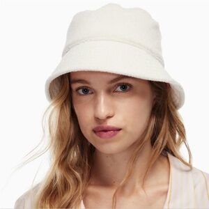 TNA Aritzia Elegant White Terry Cloth Bucket Hat NWOT